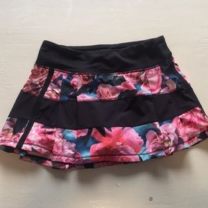 Black and Floral Lululemon pleated skirt size 2/4